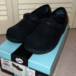 Clogs size 7